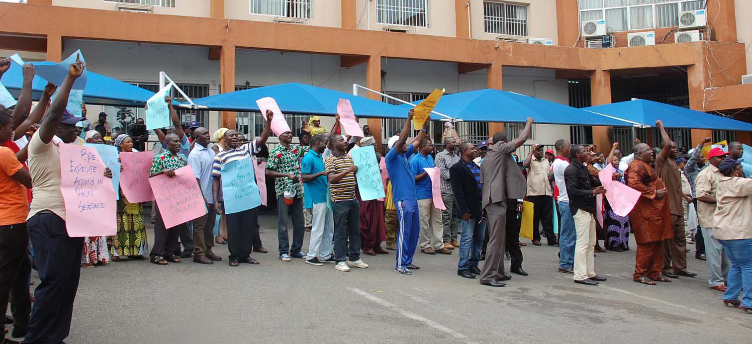 PIC.11.-PHCN-WORKERS-PROTEST-IN-ABUJA