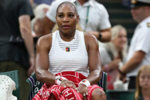 Knee injury: Serena quits Wimbledon doubles